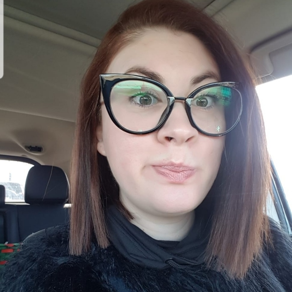 Meet your Posher, Simona